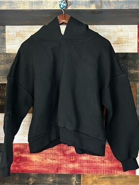 NWT Saint Alexander medium Men's Black Hoodie Sweatshirt - Classic Pullover